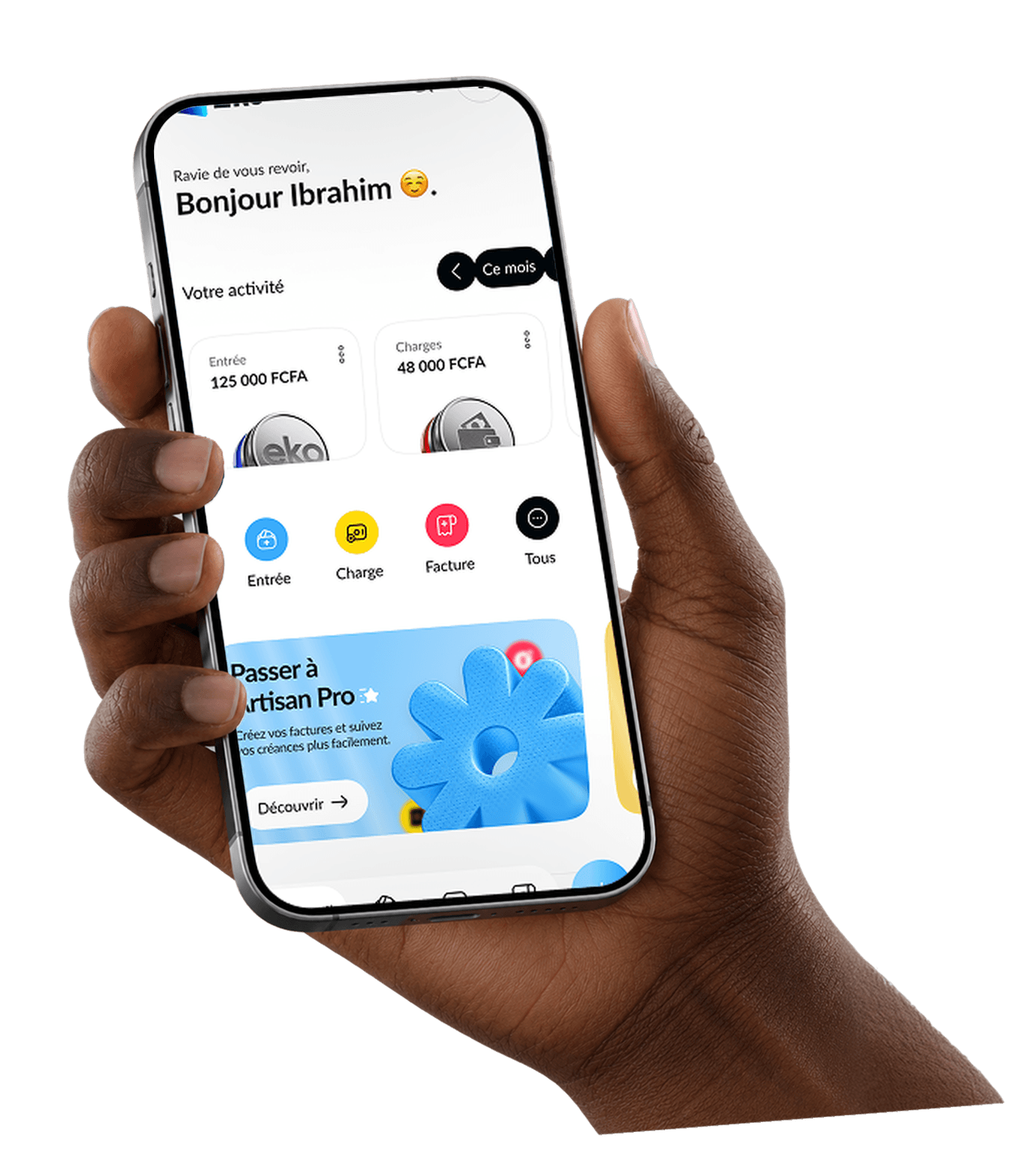 L’application EKO ouverte sur le tableau de bord, tenue en main